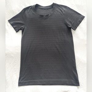 Lululemon - Relaxed Swiftly Breathe Collection Short-sleeve shirt - size 6